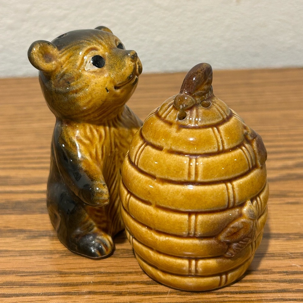 Charming Bear and Beehive Salt & Pepper Shaker’s - Picture 1 of 7